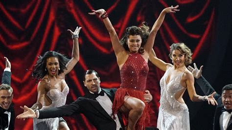 Vanessa Lachey Suffers Wardrobe Malfunction on ‘DWTS’: Watch